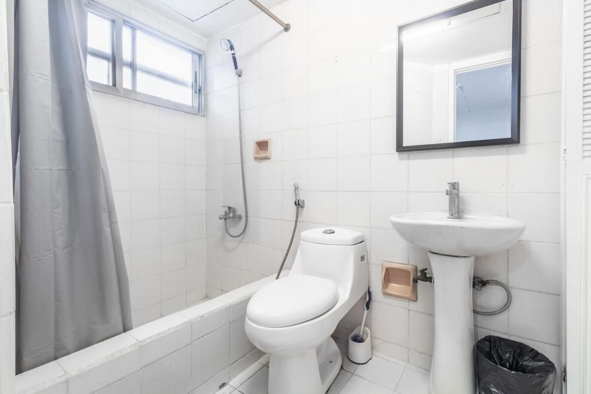 Apartment Stylish Hip In The Heart Of Poblacion,