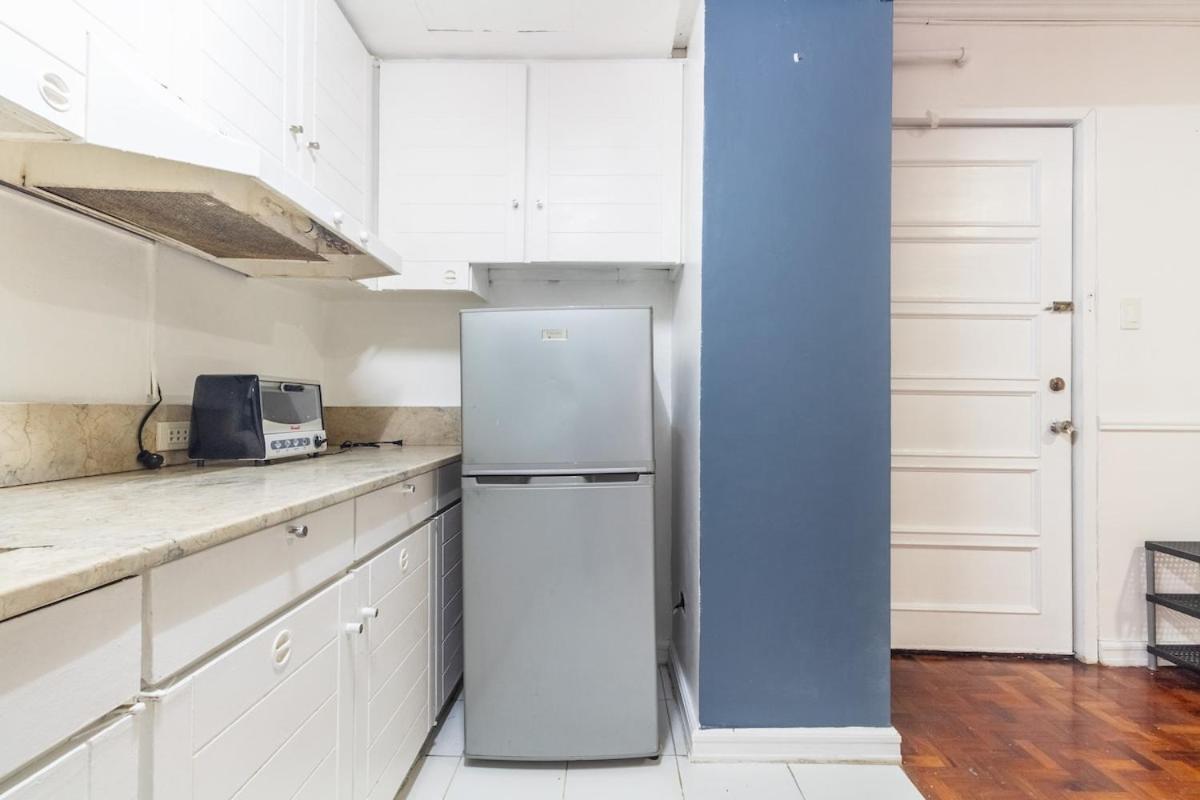 Stylish Hip In The Heart Of Poblacion, Apartment Manila