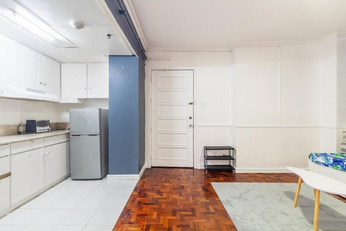 Stylish Hip In The Heart Of Poblacion, Apartment *