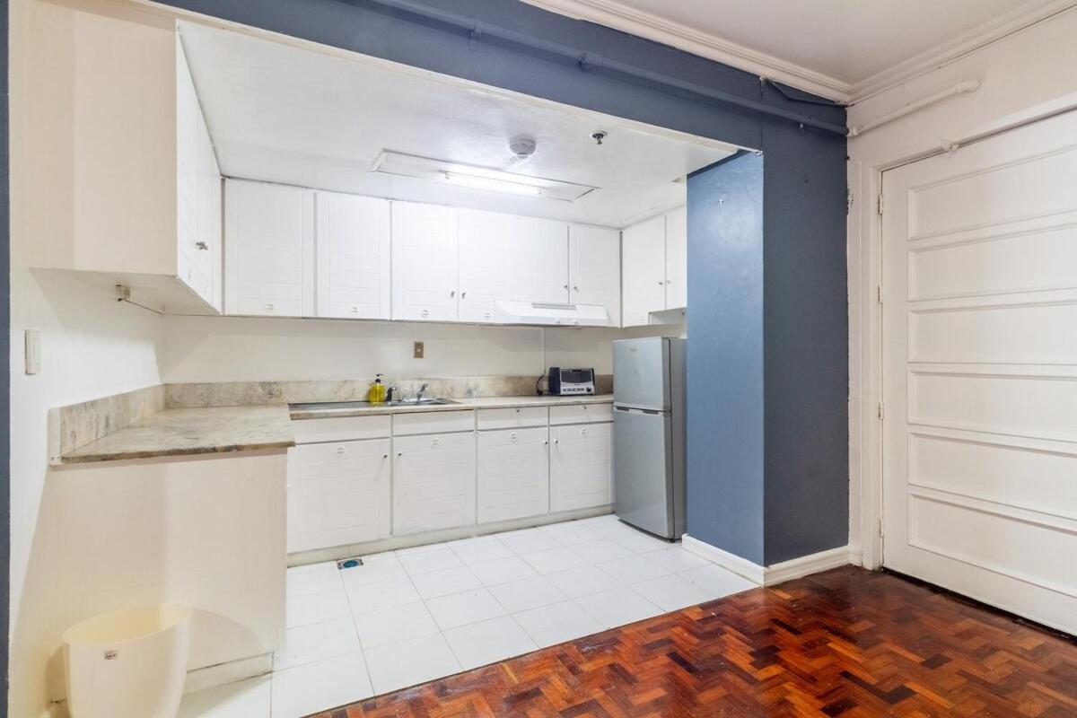 Stylish Hip In The Heart Of Poblacion, Apartment *
